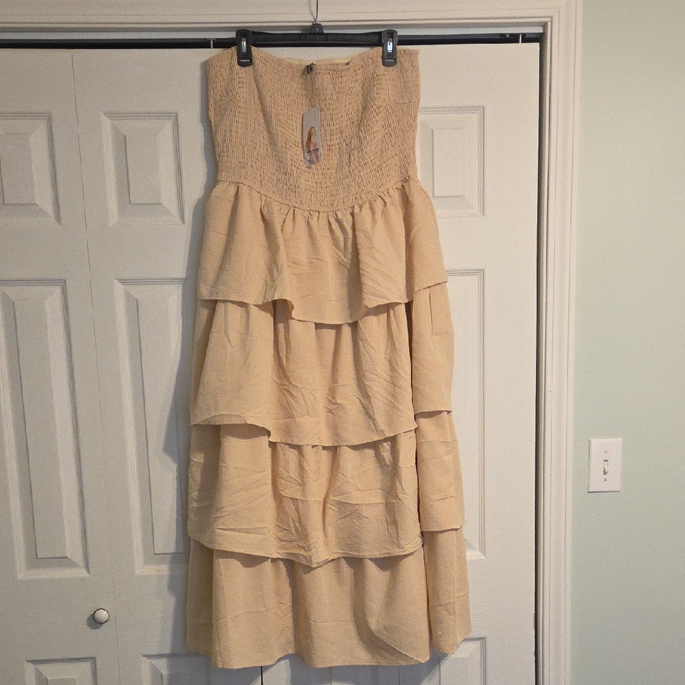 Chic Strapless Cream Tiered Dress